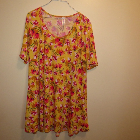 LulaRoe Yellow Floral Top XL - Picture 1 of 4